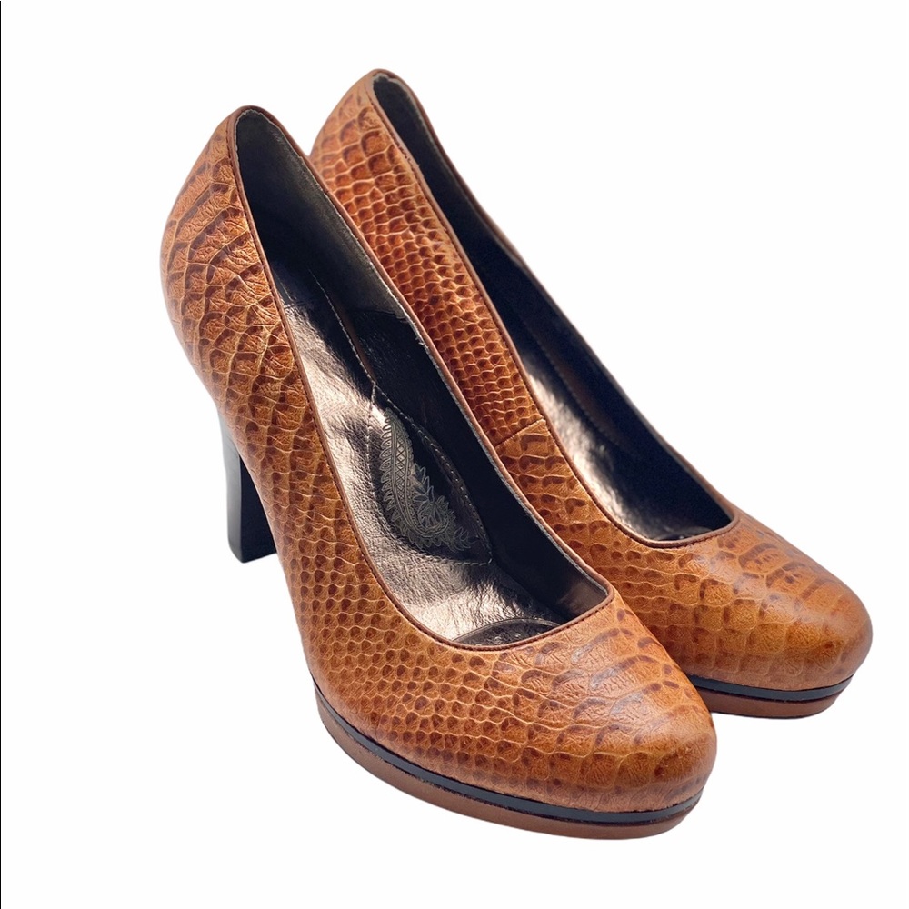 SOFFT NWOT Burnt Orange Snake Embossed Pumps